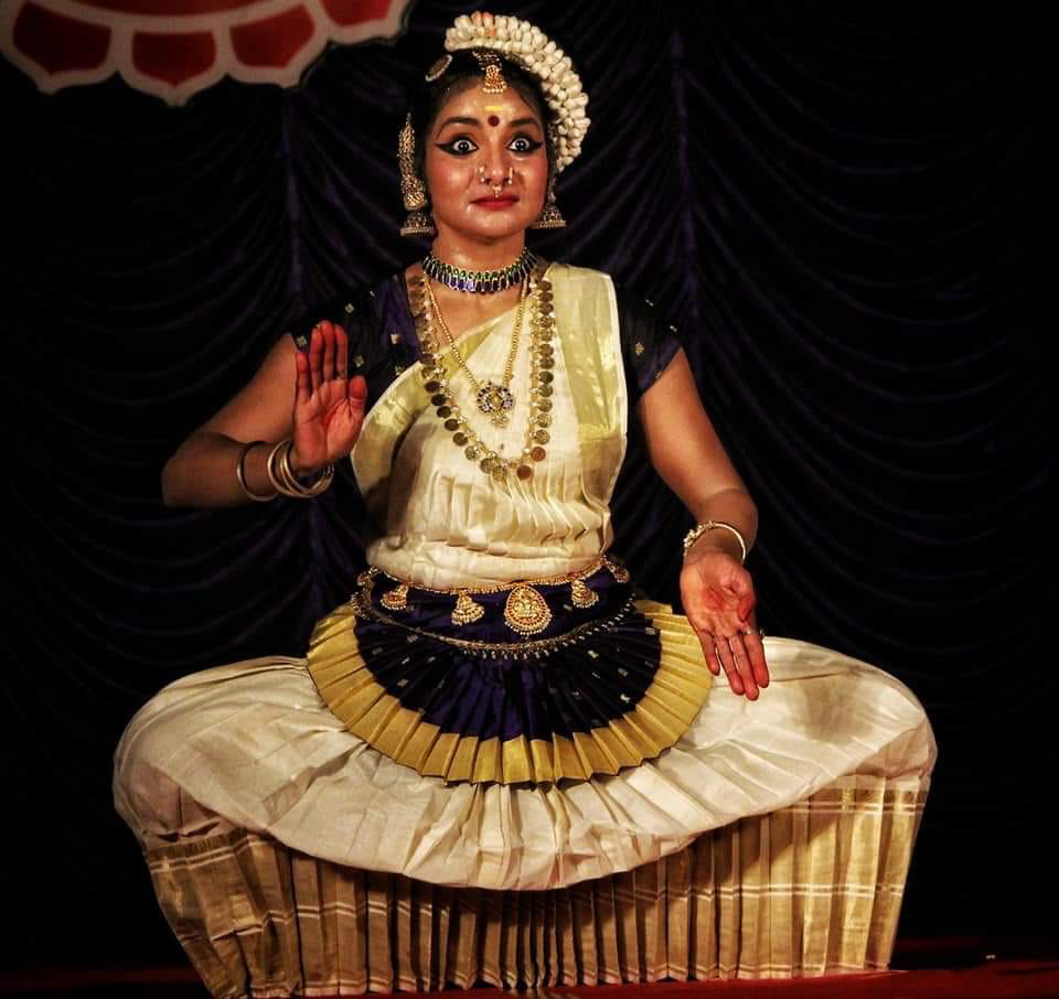 Sithara Balakrishnan performing Bharatanatyam