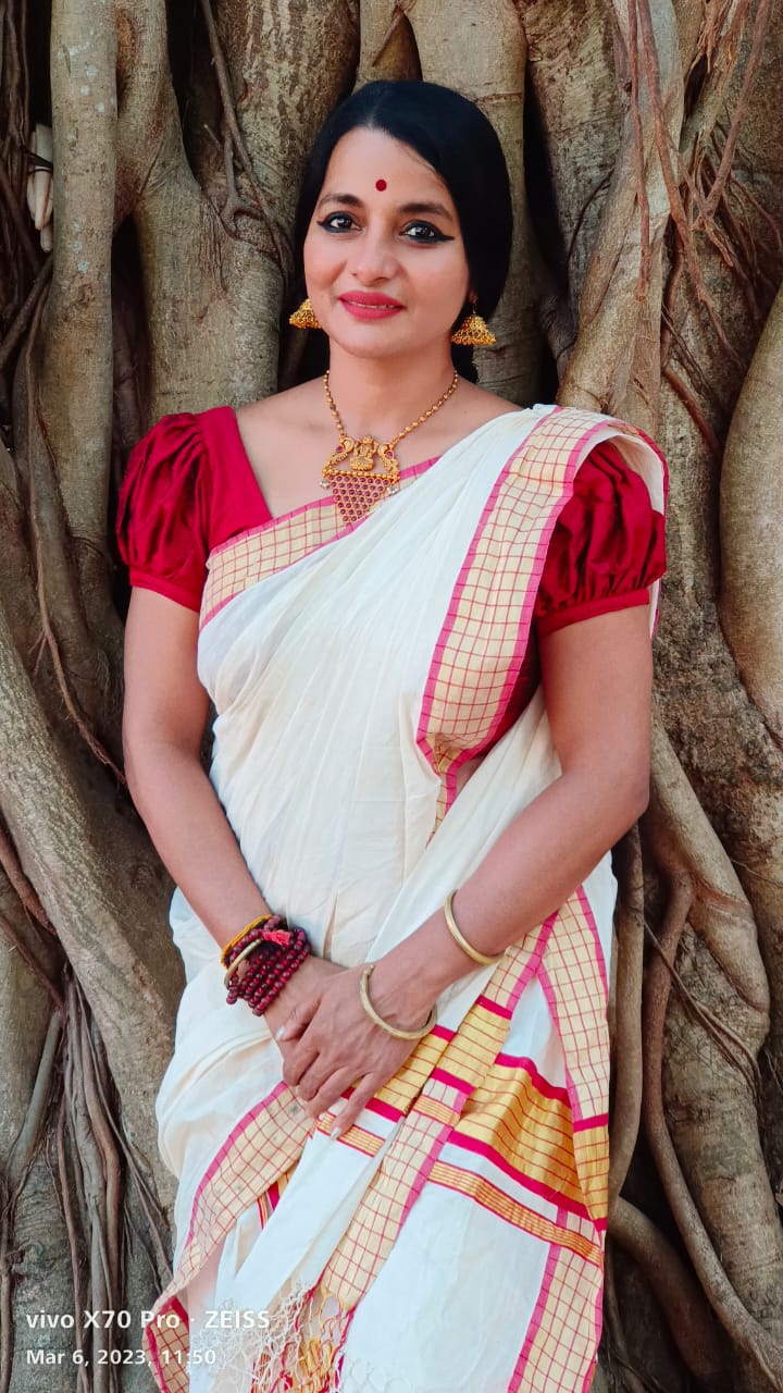 Sithara Balakrishnan in a Kerala kasavu saree