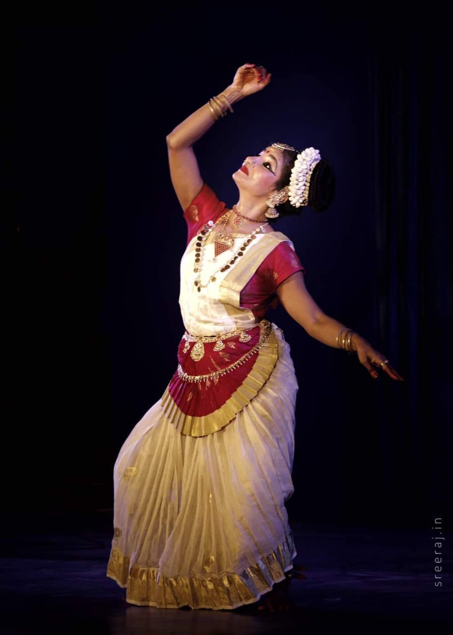 Sithara Balakrishnan in a Mohiniyattam pose